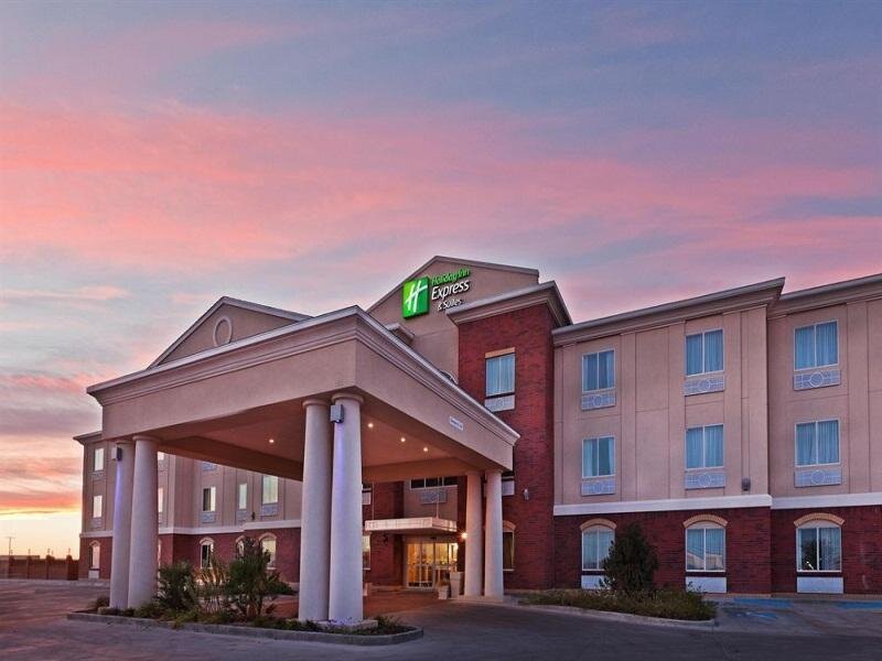 Кровать в общем номере Holiday Inn Express Hotel and Suites Fort Stockton, an IHG Hotel