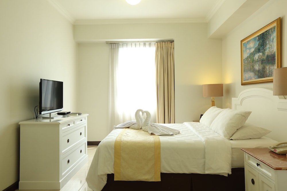 Suite 1 dormitorio con balcón Aryaduta Suites Semanggi