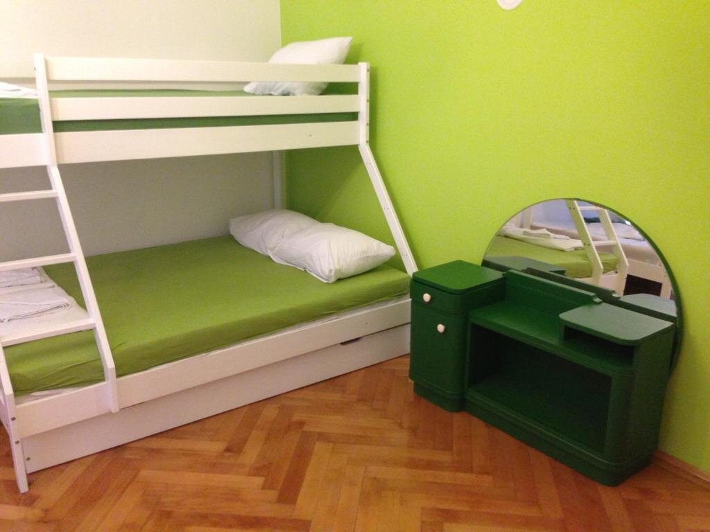 Кровать в общем номере Hostel Balkan Han
