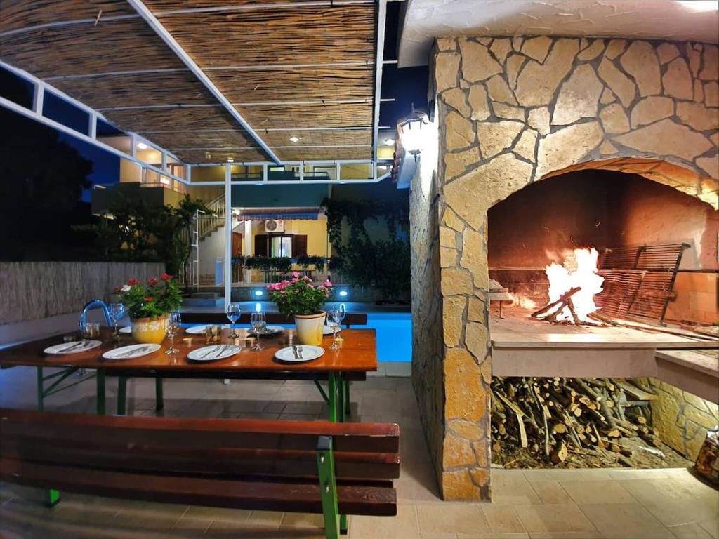 Номер Standard Beautiful villa - private heated pool, parking, BBQ near Split