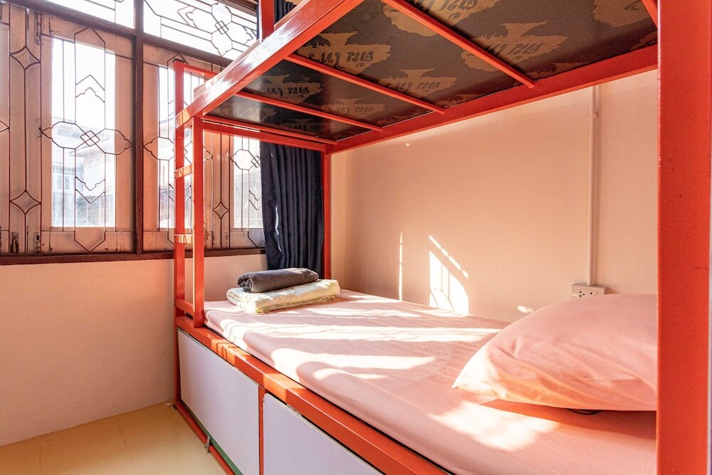 Cama en dormitorio compartido MOONG Samyan
