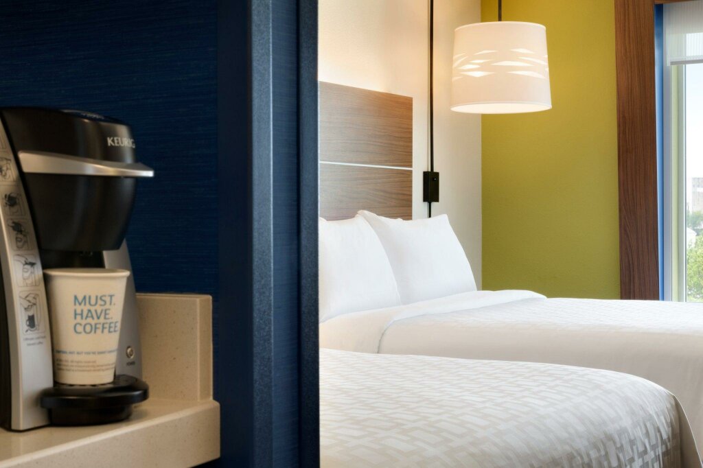 Четырёхместный номер Standard Holiday Inn Express & Suites Clear Spring, an IHG Hotel