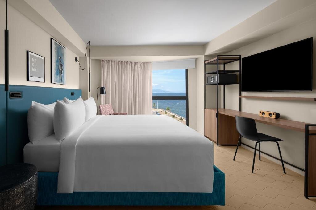 Двухместный люкс c 1 комнатой с балконом и oceanfront ROK Hotel Kingston Tapestry Collection By Hilton