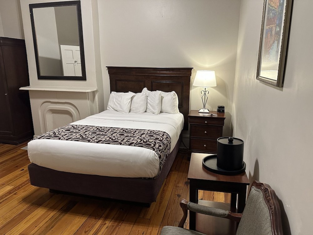 Номер Deluxe Inn on St. Peter, a French Quarter Guest Houses Property