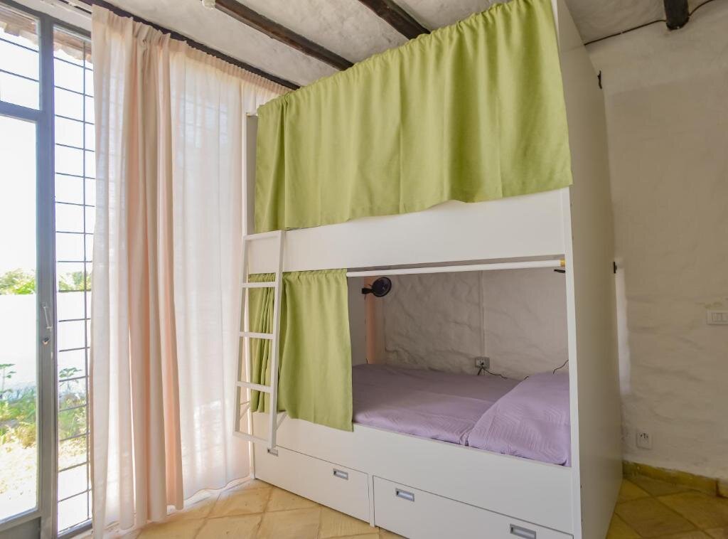 Кровать в общем номере (женский номер) Kite Hostel Stagnone