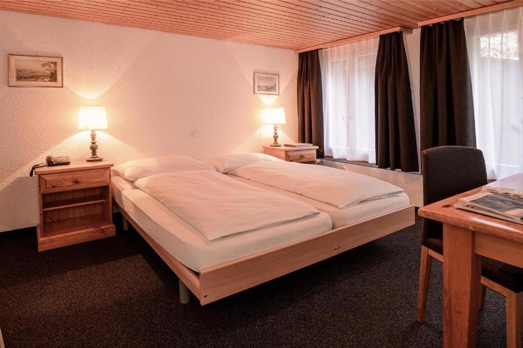 Трёхместный номер Standard Jungfrau Lodge, Swiss Mountain Hotel