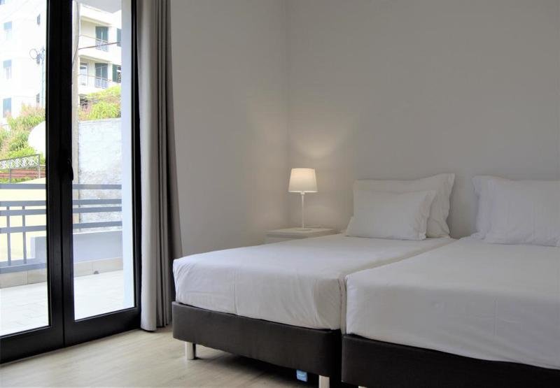 Standard room with balcony Apartamentos Turísticos Vitoria by Petit Hotels