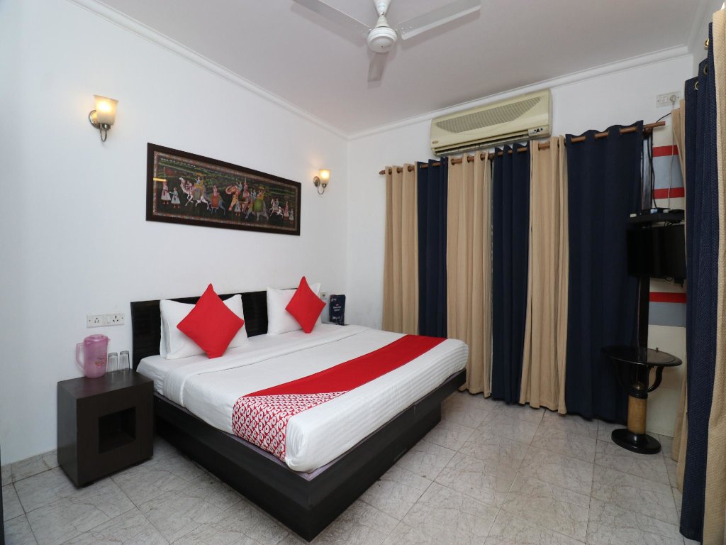 Standard room OYO 13495 Balaji Residency