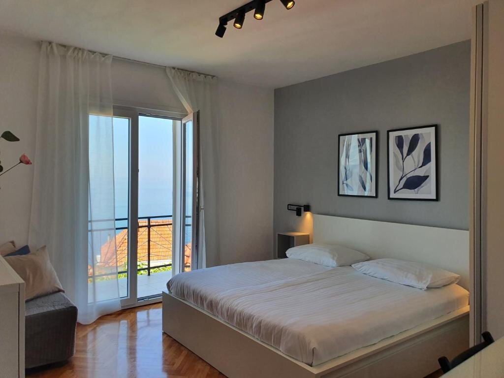 Standard Doppel Zimmer mit Balkon und mit Meerblick Apartments Lonza