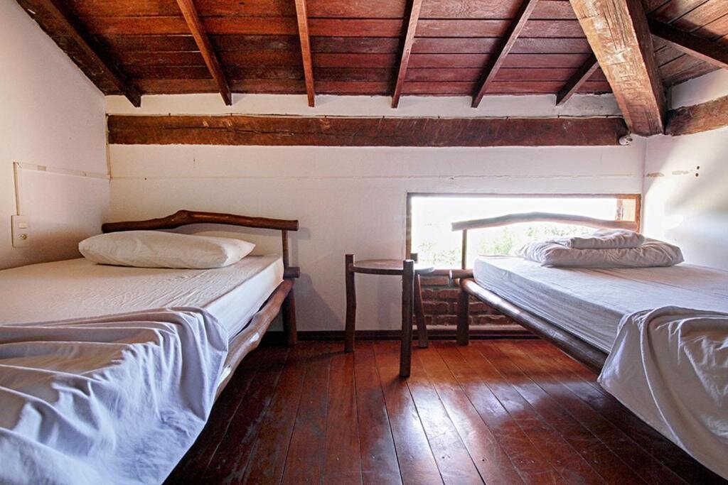 Кровать в общем номере Novos Baianos Hostel e Pousada