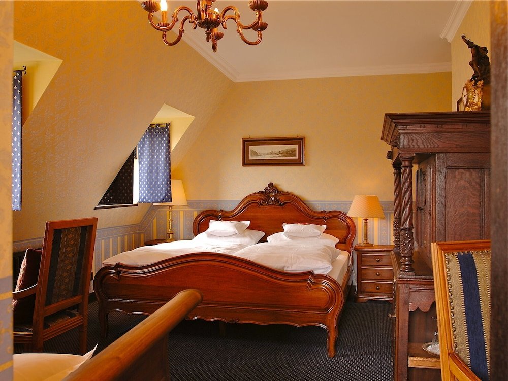 Comfort Double room with balcony Burghotel auf Schönburg