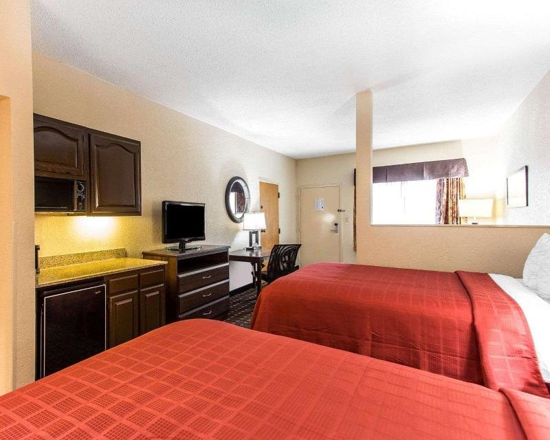 Номер Standard Quality Suites Convention Center - Hickory