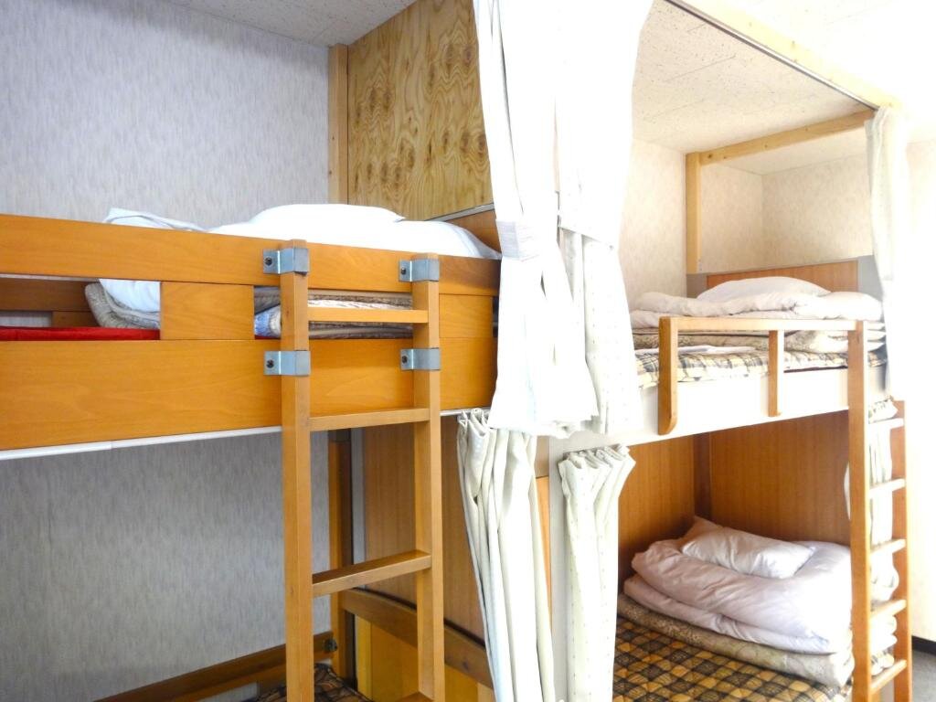 Кровать в общем номере (мужской номер) Shodoshima Olive Youth Hostel