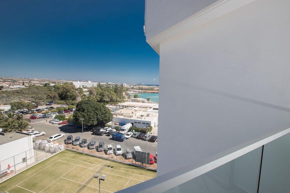 Standard Single room with balcony and with city view Vassos Nissi Plage Hotel & Spa