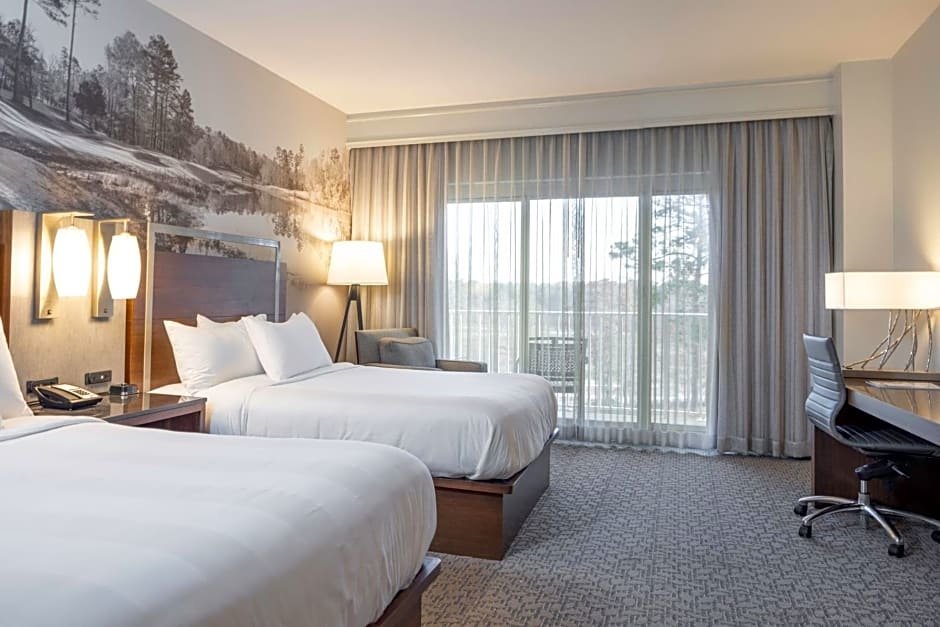 Четырёхместный номер Standard Auburn Marriott Opelika Resort & Spa at Grand National