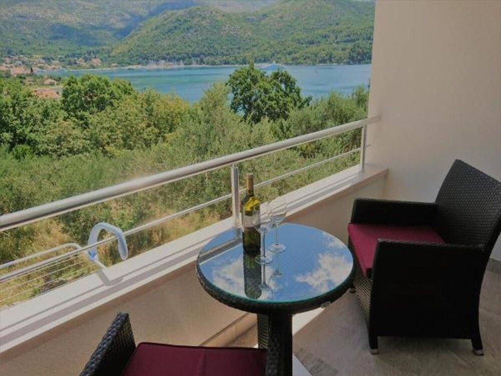 2 Bedrooms Apartment with balcony and with sea view Apartments by the sea Slano, Dubrovnik - 8599