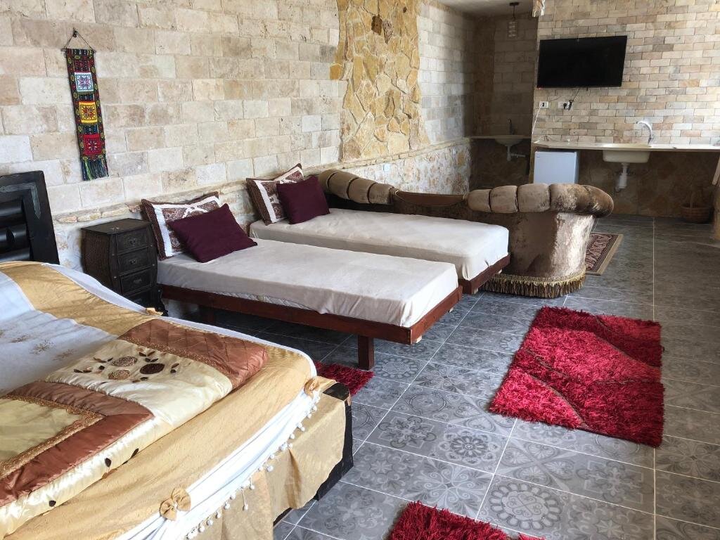 Suite with pool view Zimer Al-Bayt
