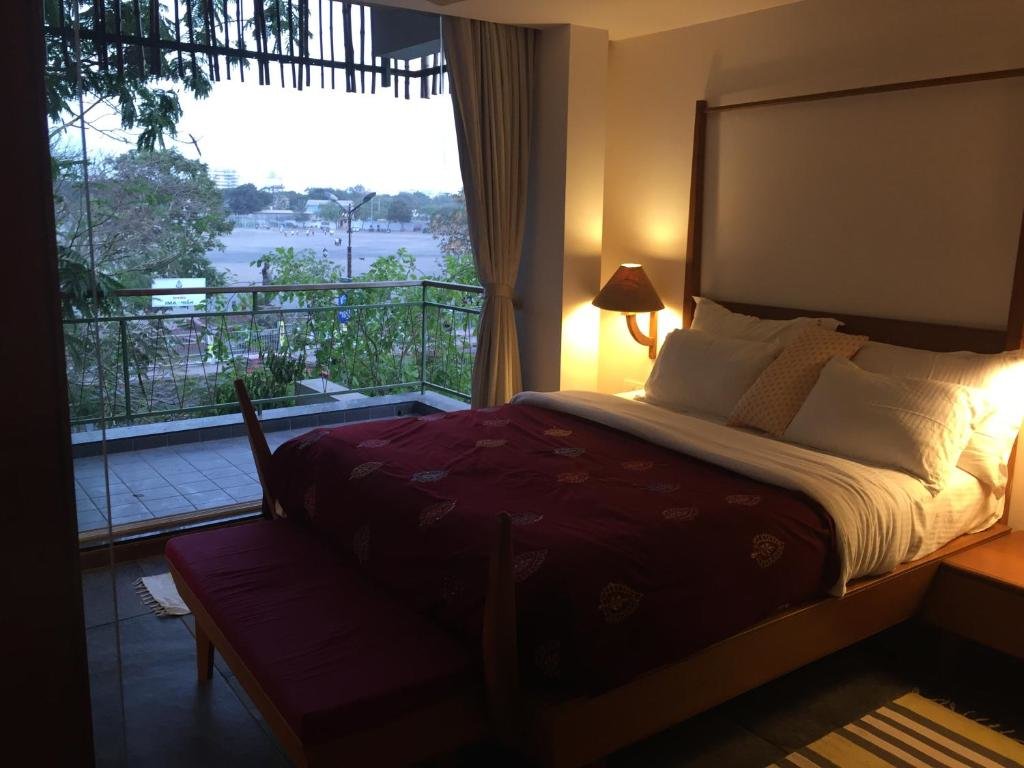 Четырёхместный номер Standard с балконом и с красивым видом из окна Aarivaa Luxury Designer Home Stay