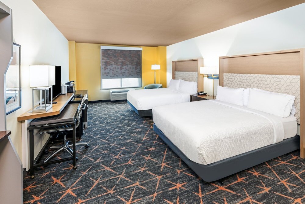 Четырёхместный номер Standard Holiday Inn & Suites Stillwater-University West, an IHG Hotel