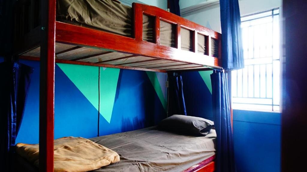 Кровать в общем номере (женский номер) Pintu Biru Hostel