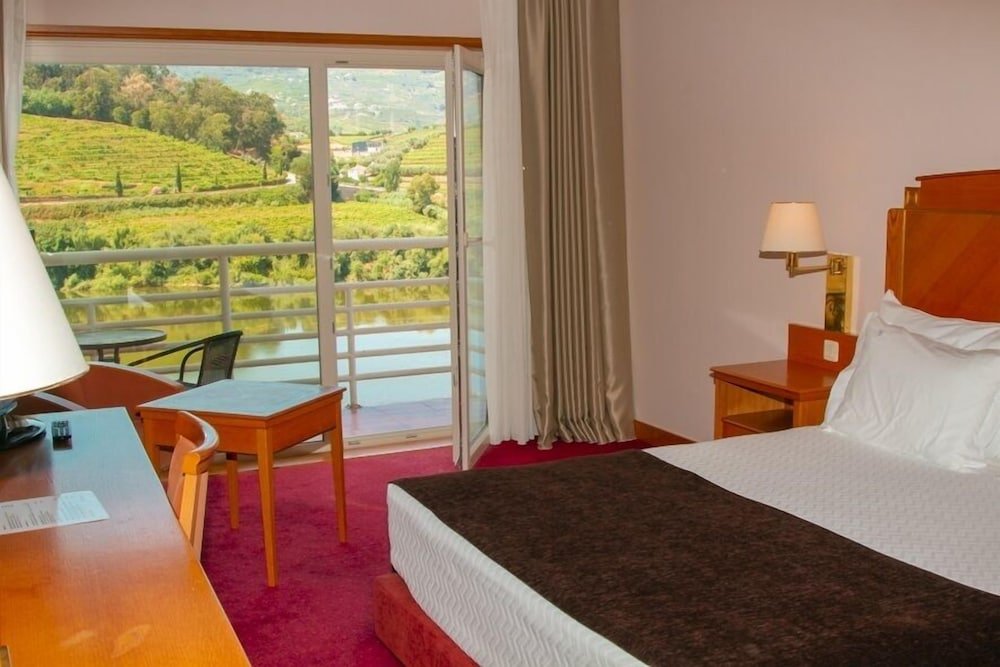 Двухместный номер Standard с балконом и с видом на реку Hotel Regua Douro