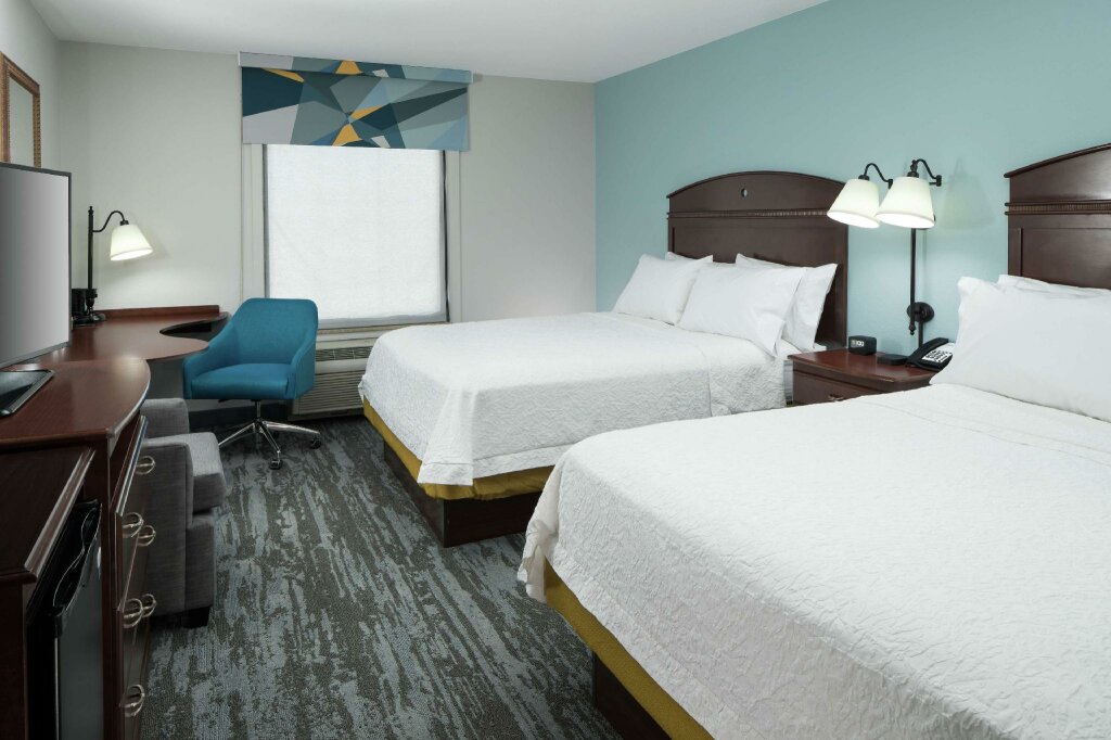 Standard Quadruple room Hampton Inn & Suites Rochester-North