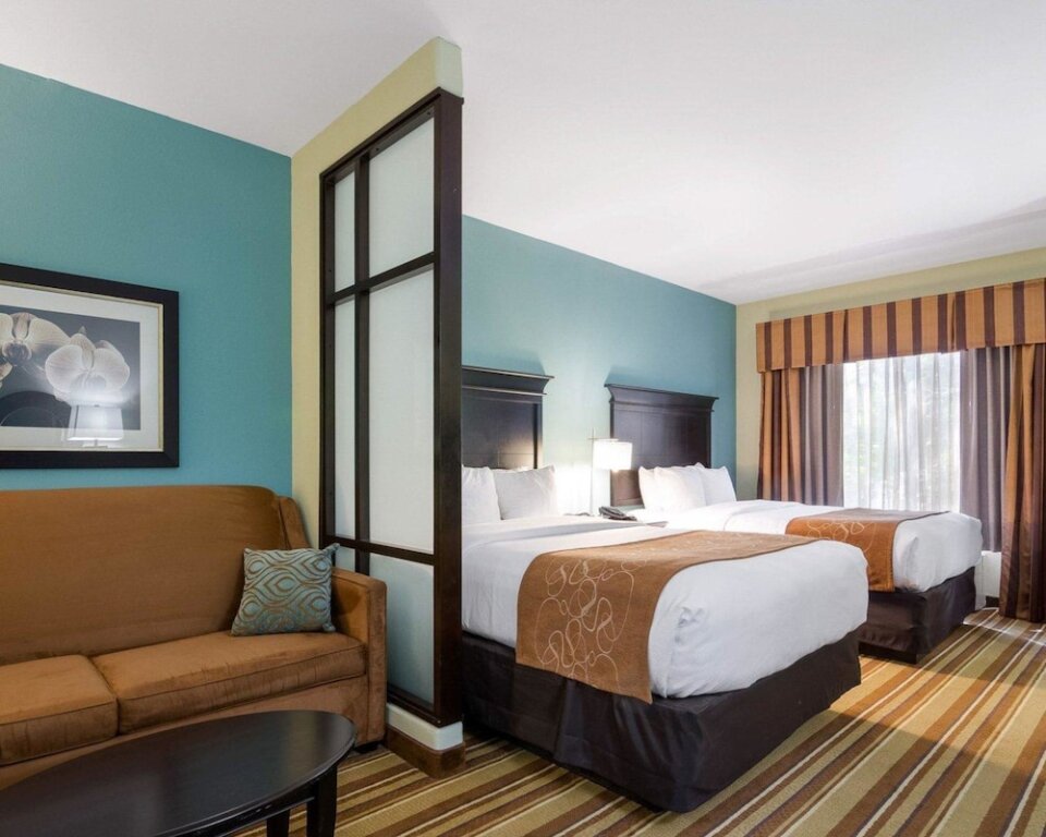 Suite Comfort Suites Topeka Northwest
