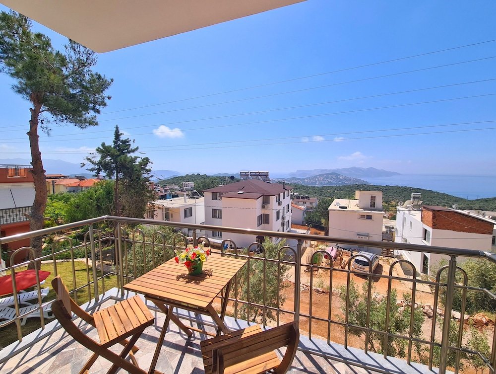 Семейные апартаменты с 2 комнатами с балконом и с видом на море Fame Apart Kaş