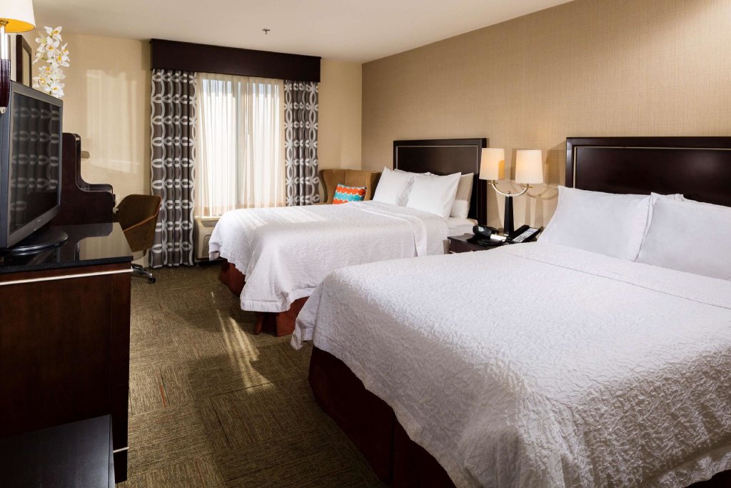 Четырёхместный номер Standard Hampton Inn & Suites Las Vegas South