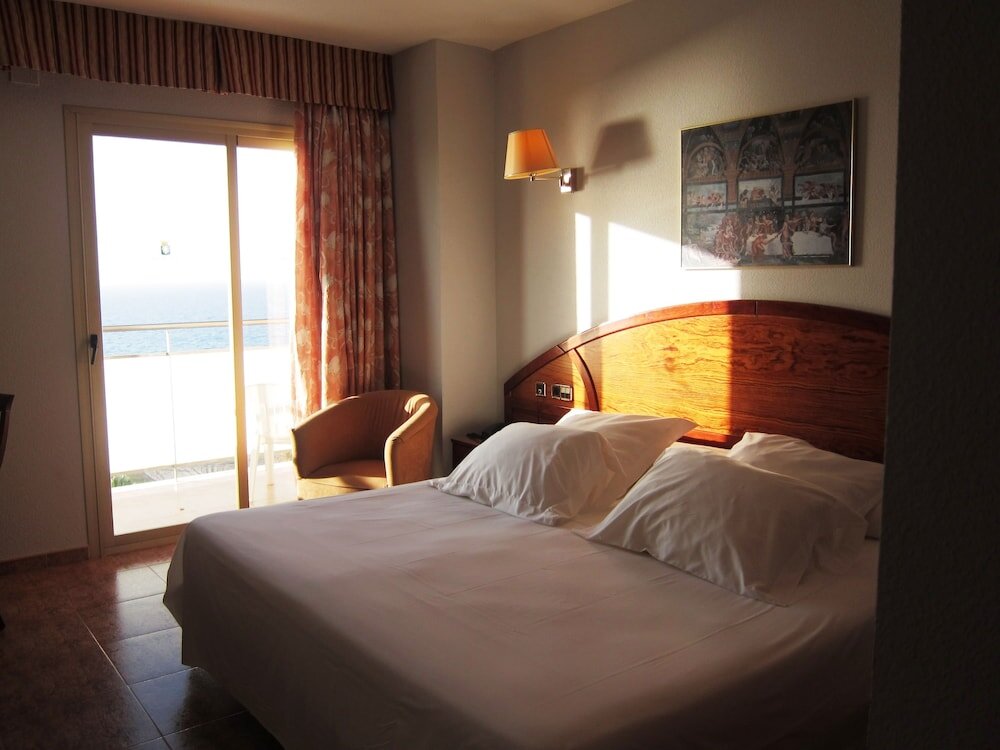 Standard Double room with balcony and with partial sea view Don Ángel