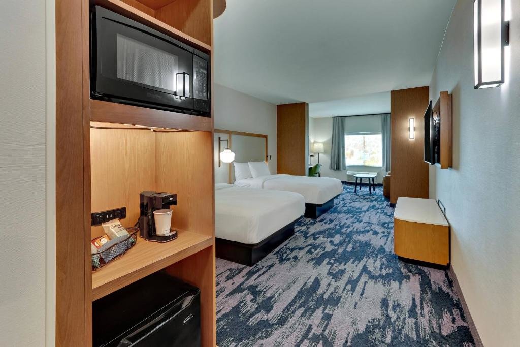 Четырёхместный люкс Fairfield Inn & Suites by Marriott Dallas Love Field