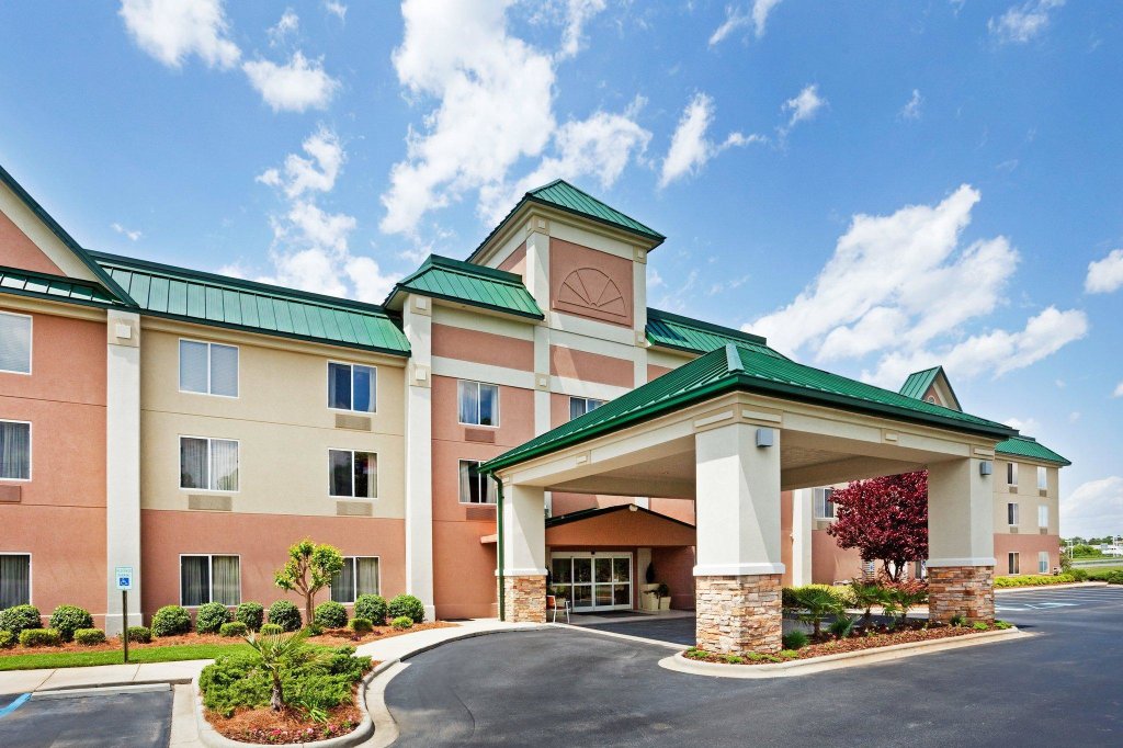 Двухместный люкс Holiday Inn Express & Suites Kings Mountain - Shelby Area, an IHG Hotel