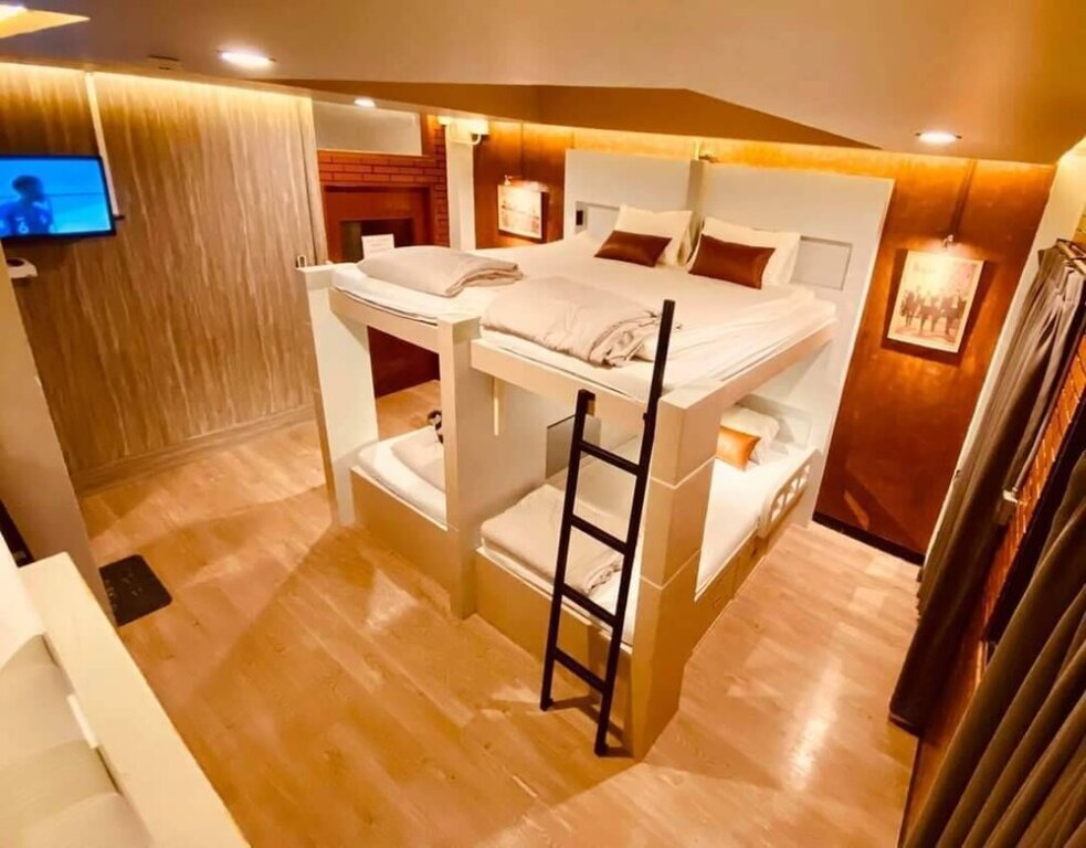 Кровать в общем номере (женский номер) The Hive Hatyai Hostel