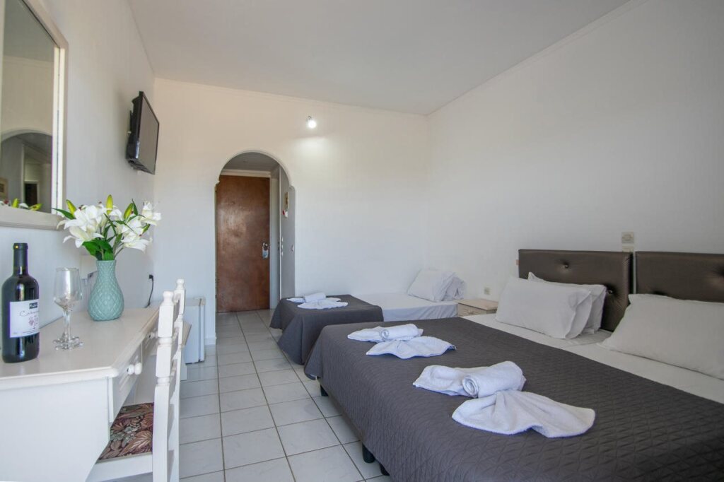 Ikaros hotel shop zakynthos booking
