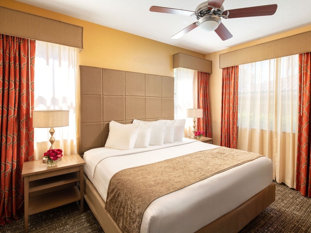 Suite 2 dormitorios con balcón Floridays Orlando Two & Three Bed Rooms Condo Resort
