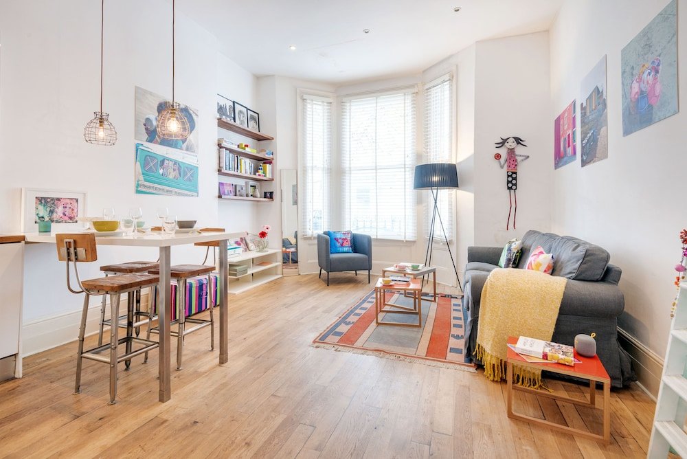Komfort Apartment Colourful West Kensington Home Close to Earls Court