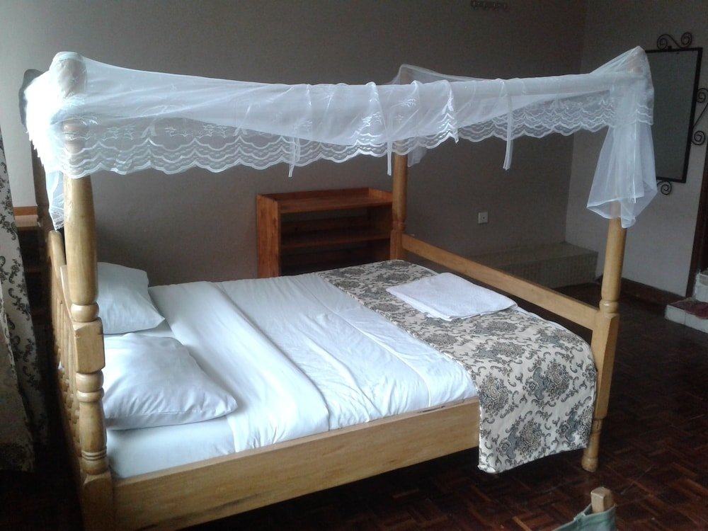 Standard simple chambre Bunyonyi Safaris Resort