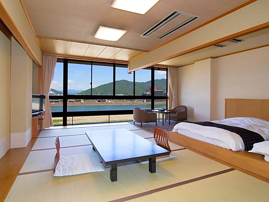 Habitación cuádruple Estándar Nagaragawa Spa Hotel Park