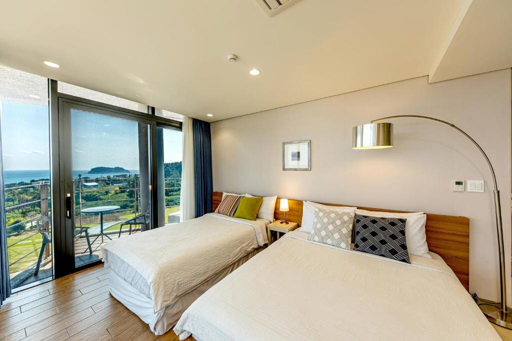 Standard Triple room with sea view Jeju Bom Museum stay