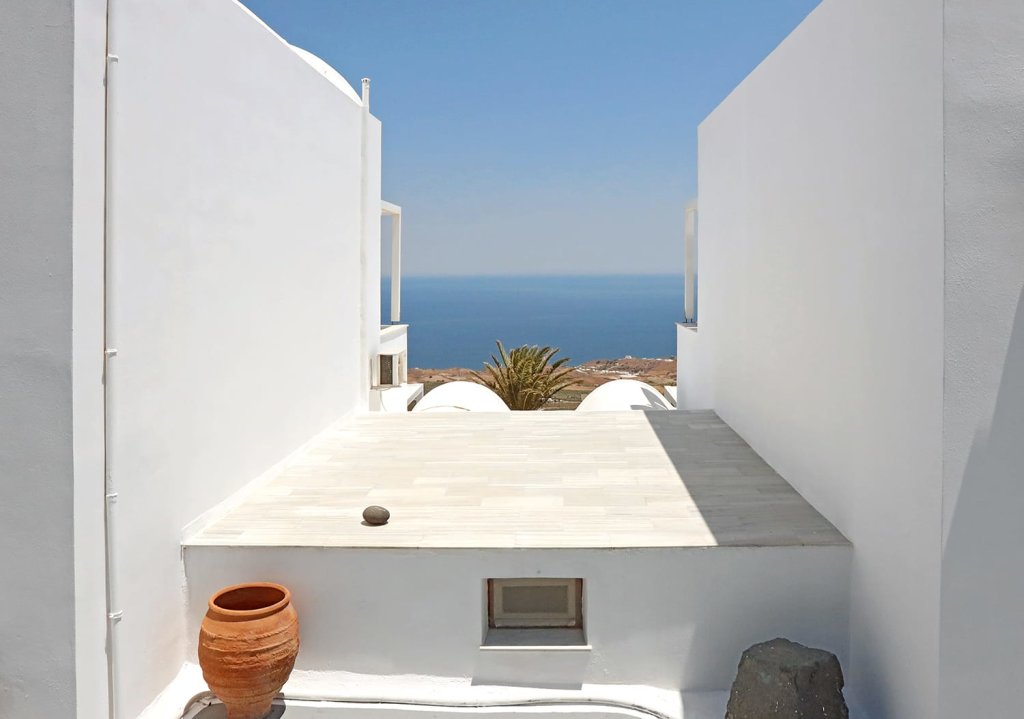 Suite Estándar con vista parcial al mar Phaos Santorini Suites