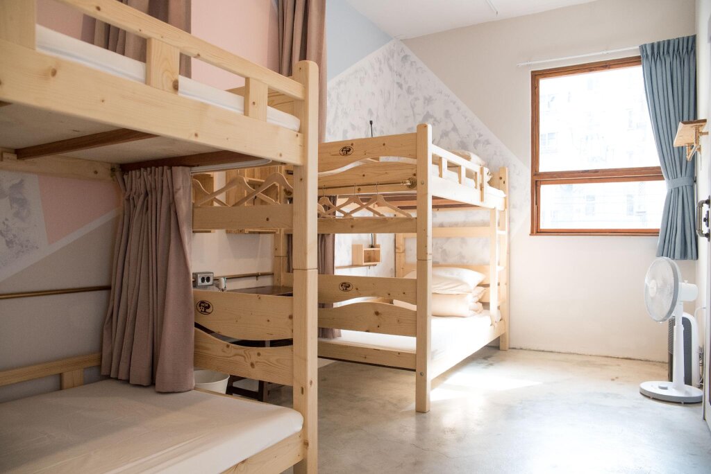 Кровать в общем номере (женский номер) 框框背包客棧 Kuang Kuang Hostel