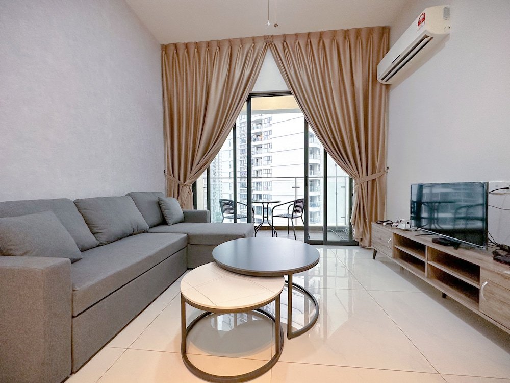Апартаменты Comfort с 2 комнатами с видом на бассейн Country Garden Danga Bay NEO Suites
