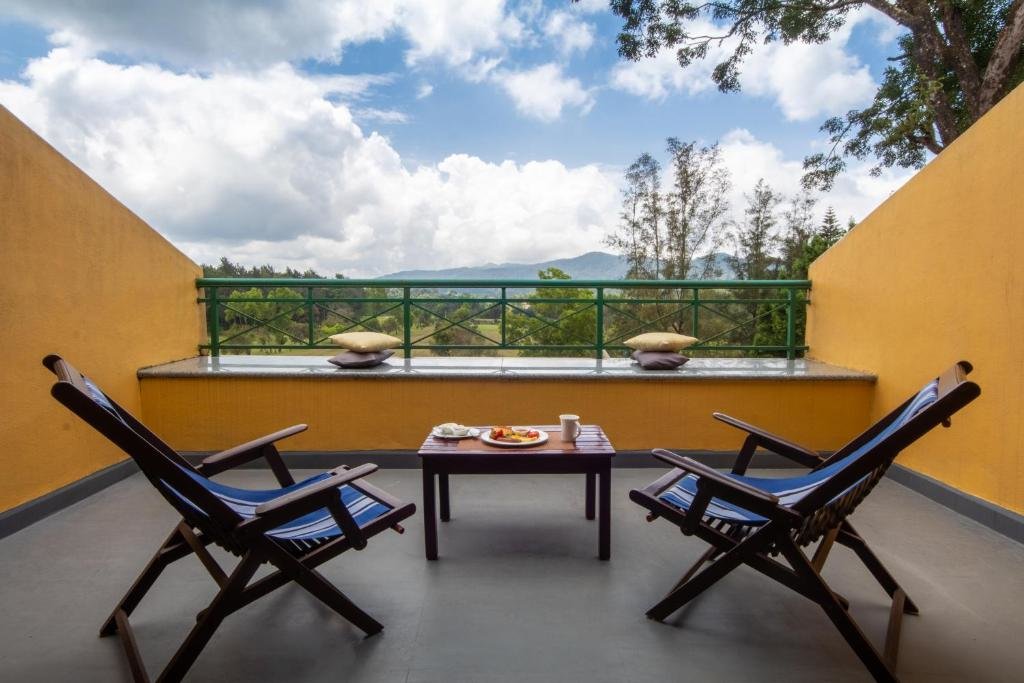Номер Standard с балконом и с видом на поле для гольфа Amritara Ambatty Greens Resort