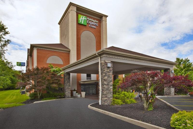 Suite 1 dormitorio Holiday Inn Express & Suites Milford, an IHG Hotel