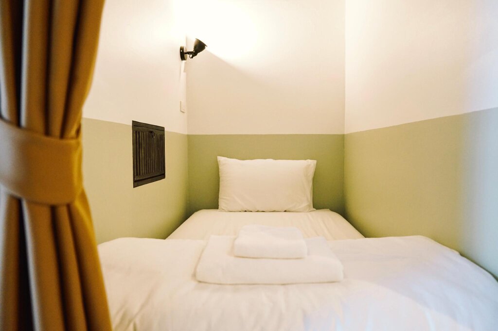 Кровать в общем номере (женский номер) โรงแรมโคราช โฮเต็ล Korat Hotel - SHA Plus