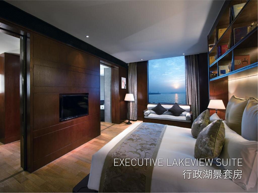 Люкс Executive с видом на озеро Tonino Lamborghini Hotel Suzhou