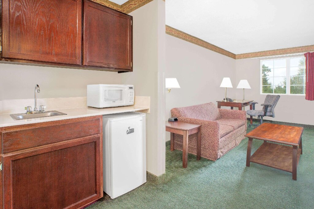 Двухместный люкс Days Inn by Wyndham Mountain Home