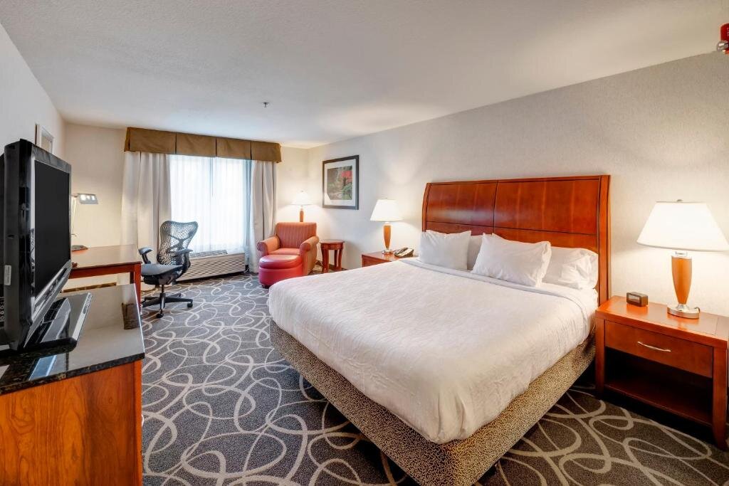 1 Bedroom Double Suite Hilton Garden Inn Portland Airport