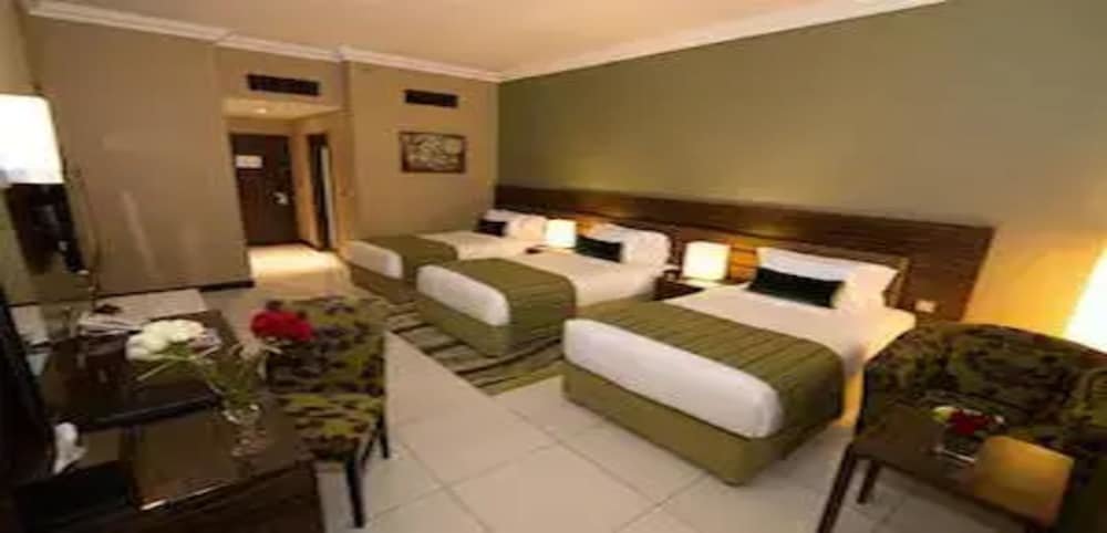 Standard triple chambre MeroStay204Satkar hotel