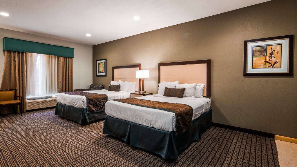 Standard Vierer Zimmer Best Western Plus Magee Inn And Suites